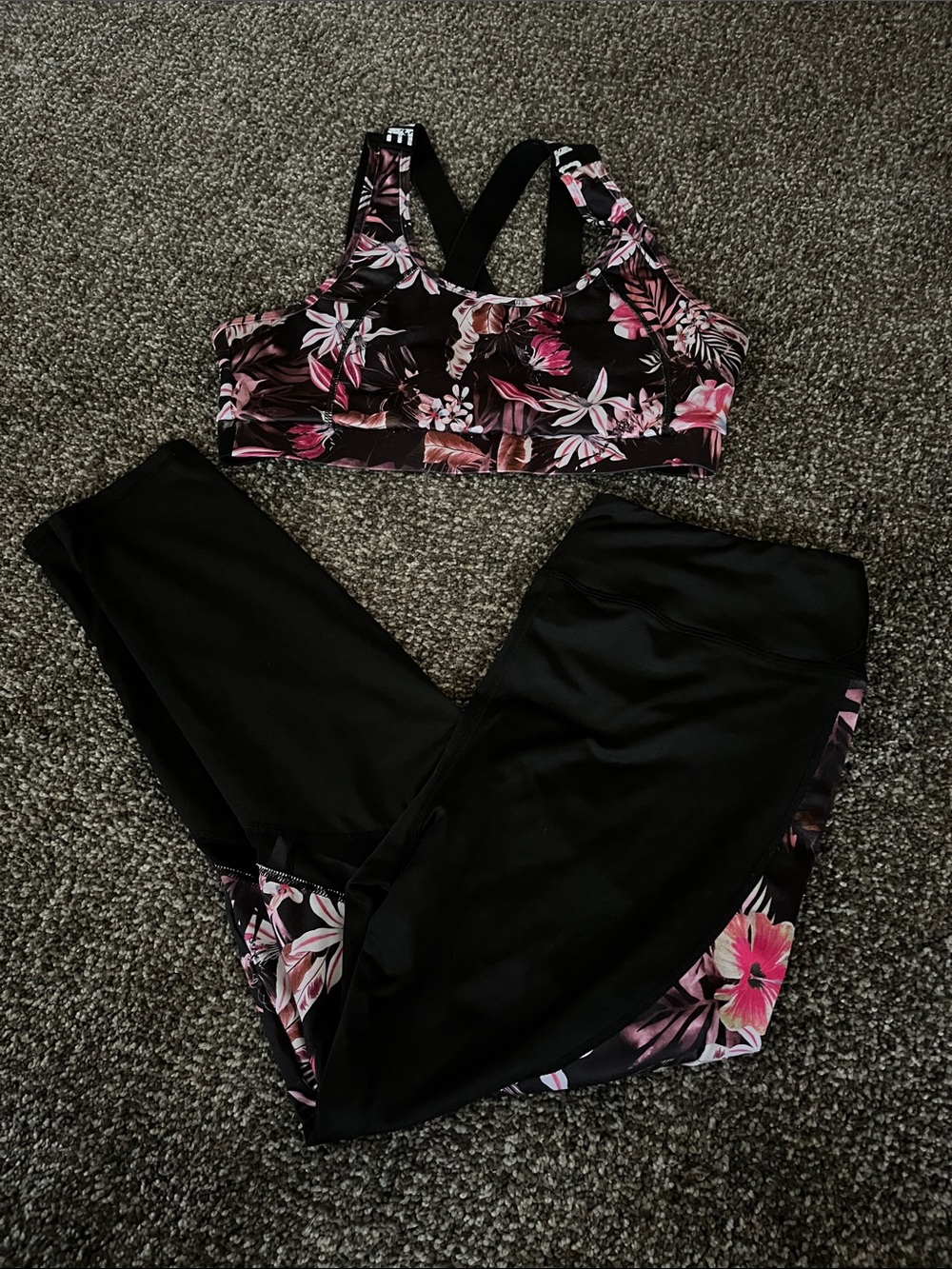 Women’s leggings and sports bra size L